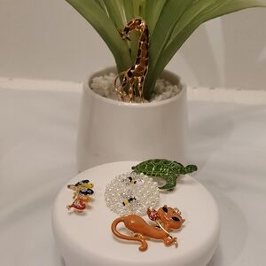 Animal Themed 5pc Brooch Set NWOT
